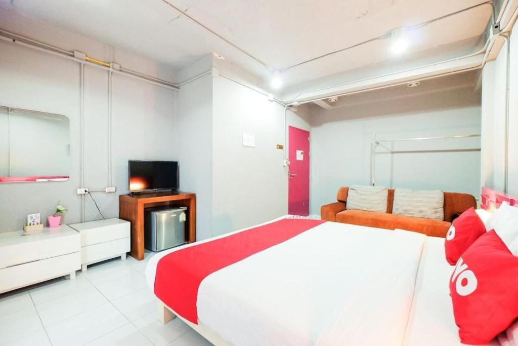 Oyo 292 The Oddy Hip Hotel Patong Eksteriør billede