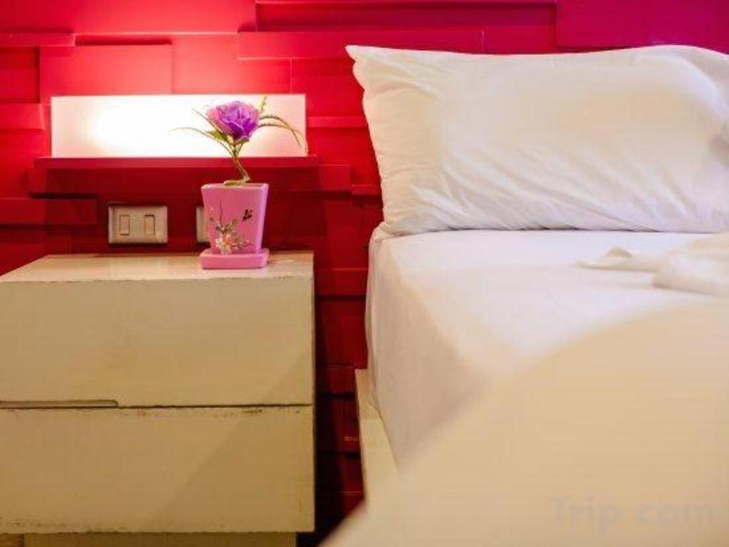 Oyo 292 The Oddy Hip Hotel Patong Eksteriør billede