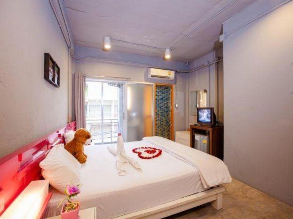 Oyo 292 The Oddy Hip Hotel Patong Eksteriør billede