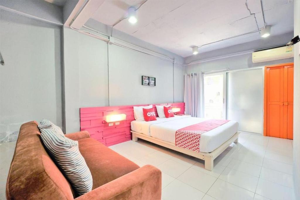 Oyo 292 The Oddy Hip Hotel Patong Eksteriør billede